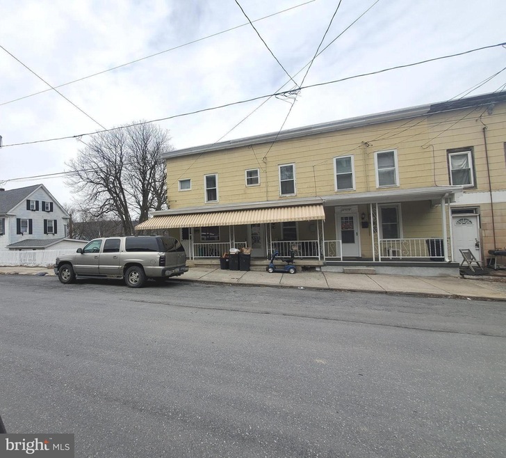 251, 253, & 255 E High St, Coaldale, PA 18218