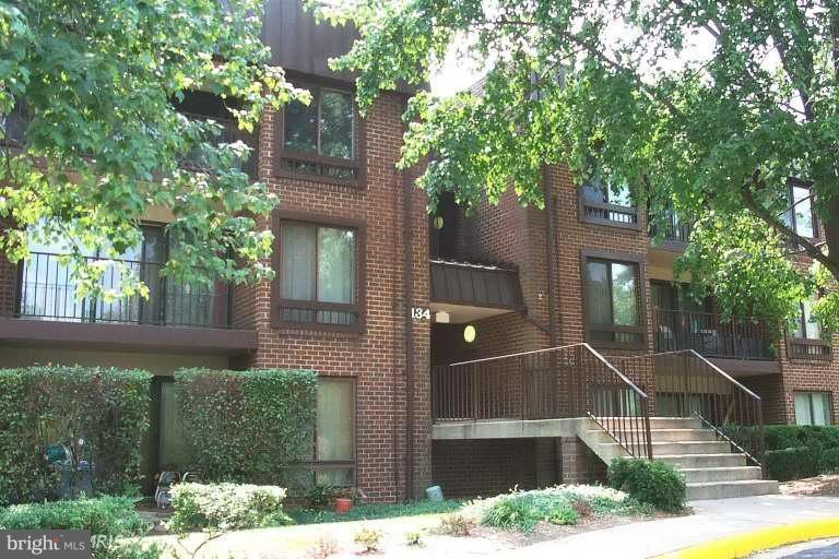 134 Roberts Ln unit 201, Alexandria, VA 22314 - photo 1