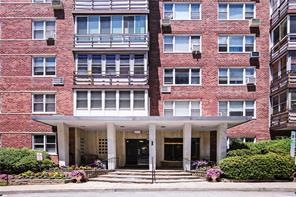 1 Washington Square unit 1A, Larchmont, NY 10538 - photo 1