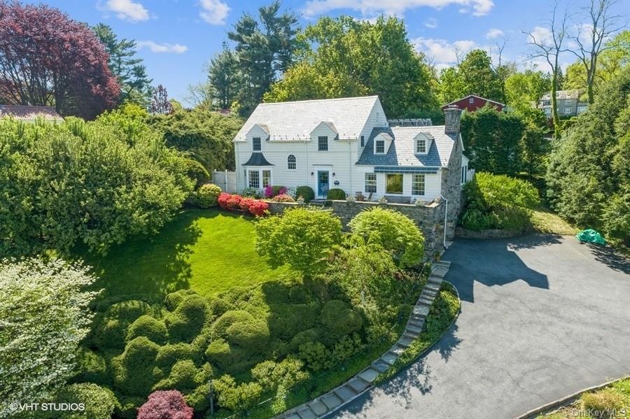 Splendid Colonial offers year round river views.