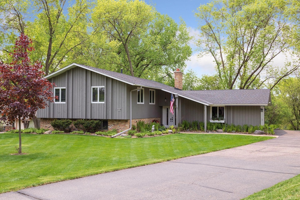 5950 Ivy Ln, Minnetonka, MN 55345 - photo 1