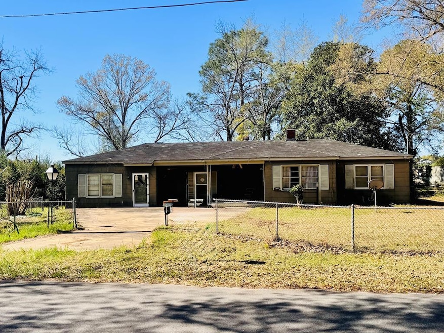 1608 Valentine Ave, Albany, GA 31705 - photo 1