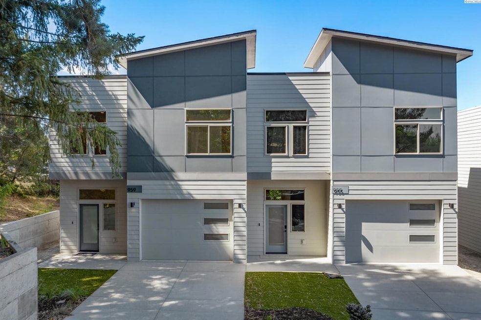 For Sale $435,000 • Co-Listing Agent