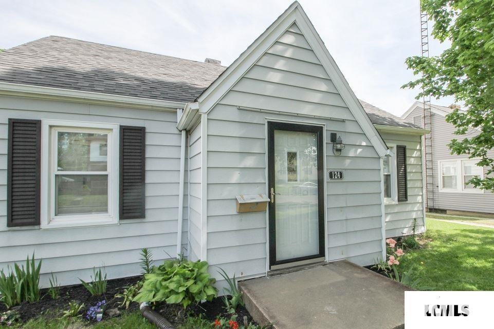 124 6th St, Lincoln, IL 62656 - photo 1