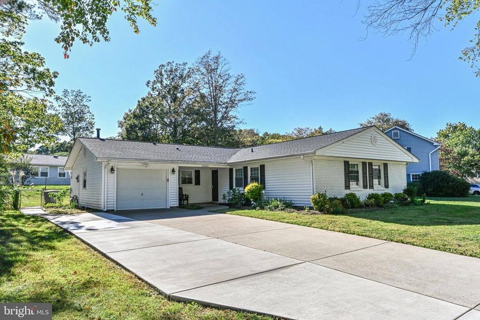 13136 Madonna Ln, Fairfax, VA 22033 - photo 1