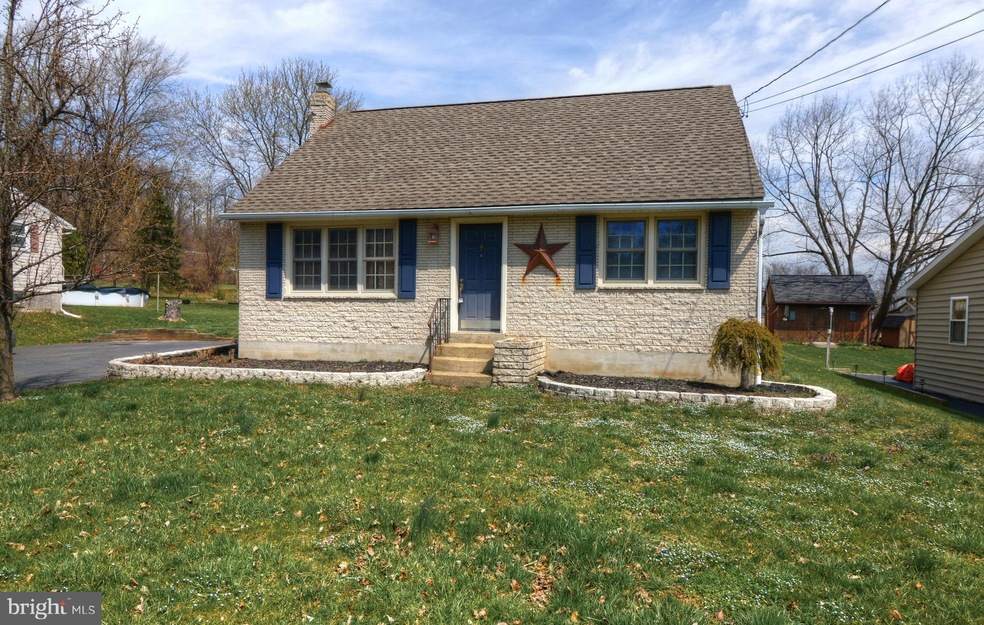 323 Mill St, Boyertown, PA 19512 - photo 1