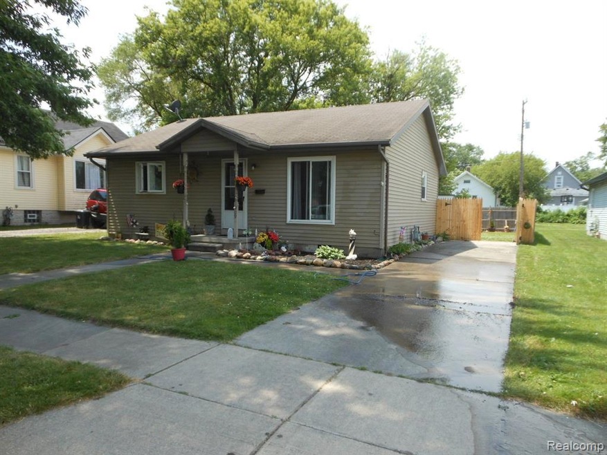 1909 21st St, Port Huron, MI 48060 - photo 1