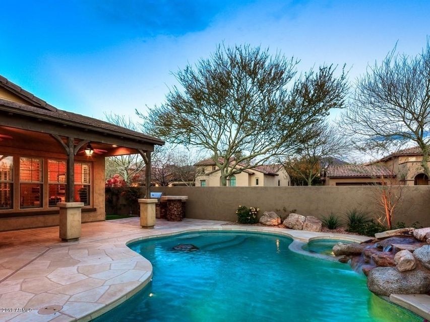 001_Pool Side Views