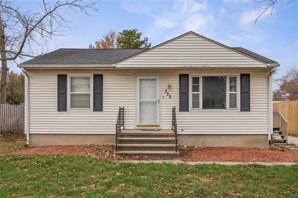 733 31st St SE, Cedar Rapids, IA 52403 - photo 1