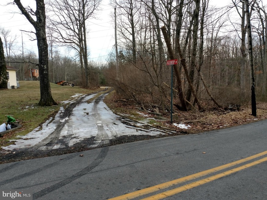 102 Kleintop Ln, Wind Gap, PA 18091 - photo 1