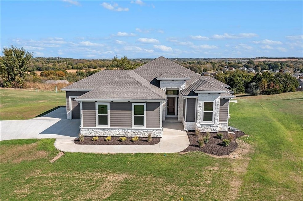 1221 S Desoto Rd, Lansing, KS 66043 - photo 1