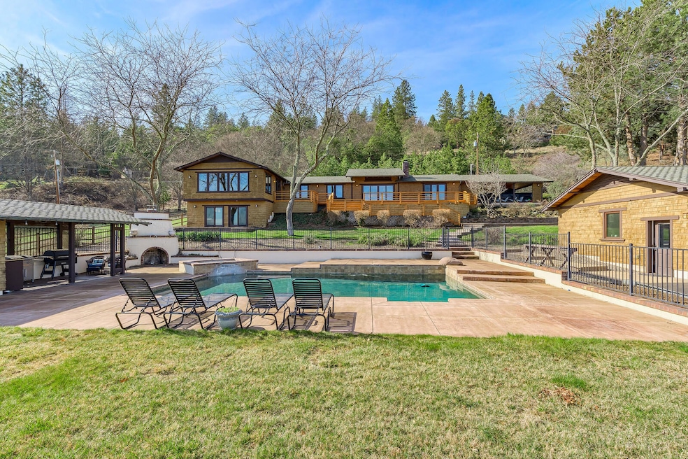 4275 Tami Ln, Central Point, OR 97502 - photo 1