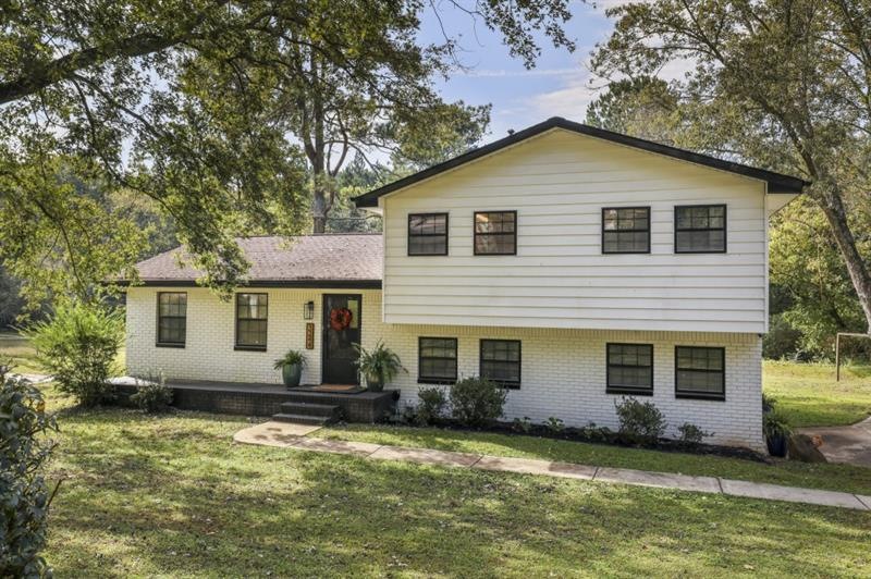 Sun-Soaked and Spacious Split-Level!