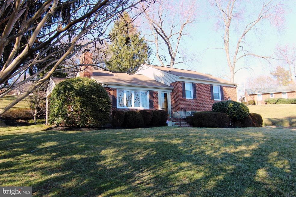 10 Roundridge Rd, Lutherville Timonium, MD 21093 - photo 1