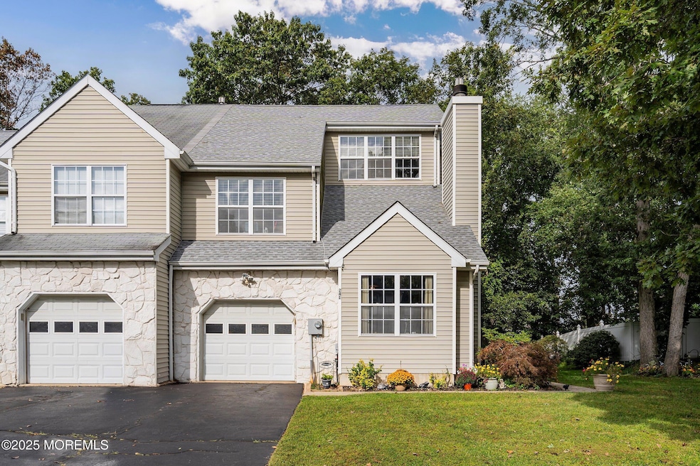 Pending $559,900 • Co-Listing Agent