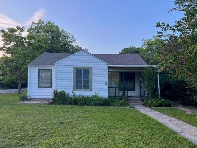 1401 E Tennie St, Gainesville, TX 76240 - photo 1