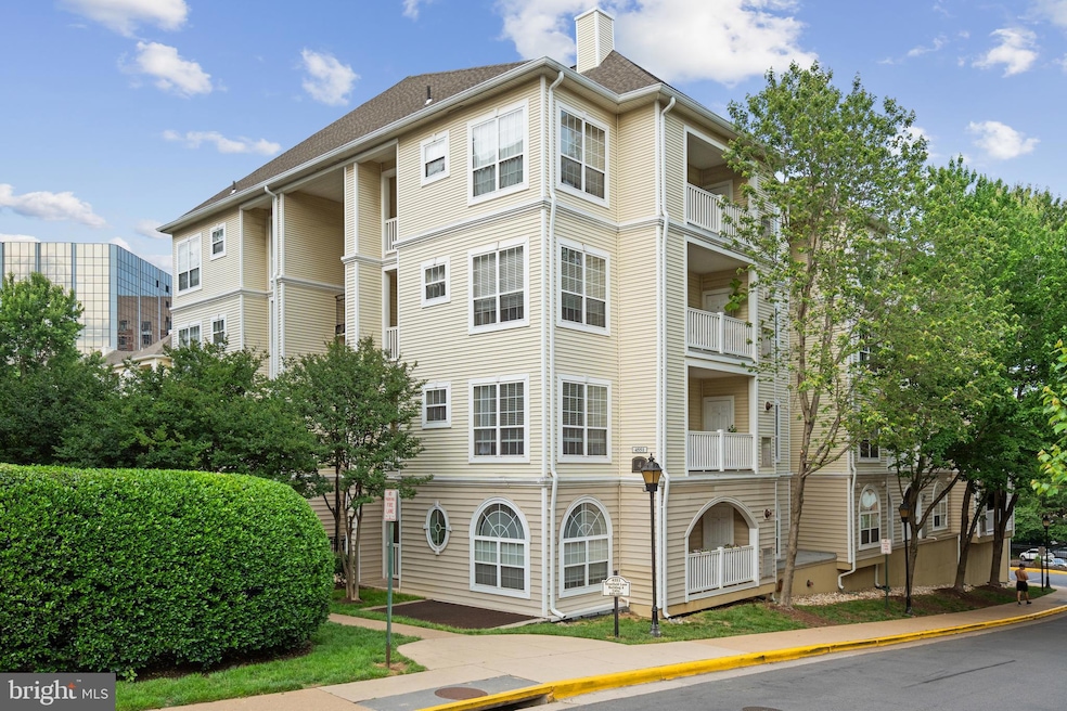 4551 Strutfield Ln unit 4420, Alexandria, VA 22311 - photo 1