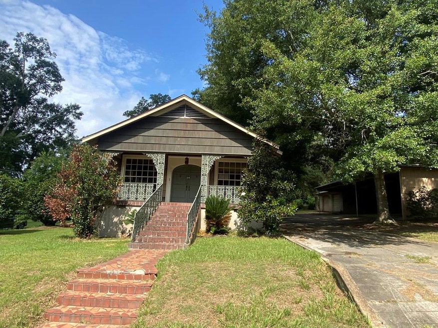 207 Jackson Ave, McComb, MS 39648 - photo 1