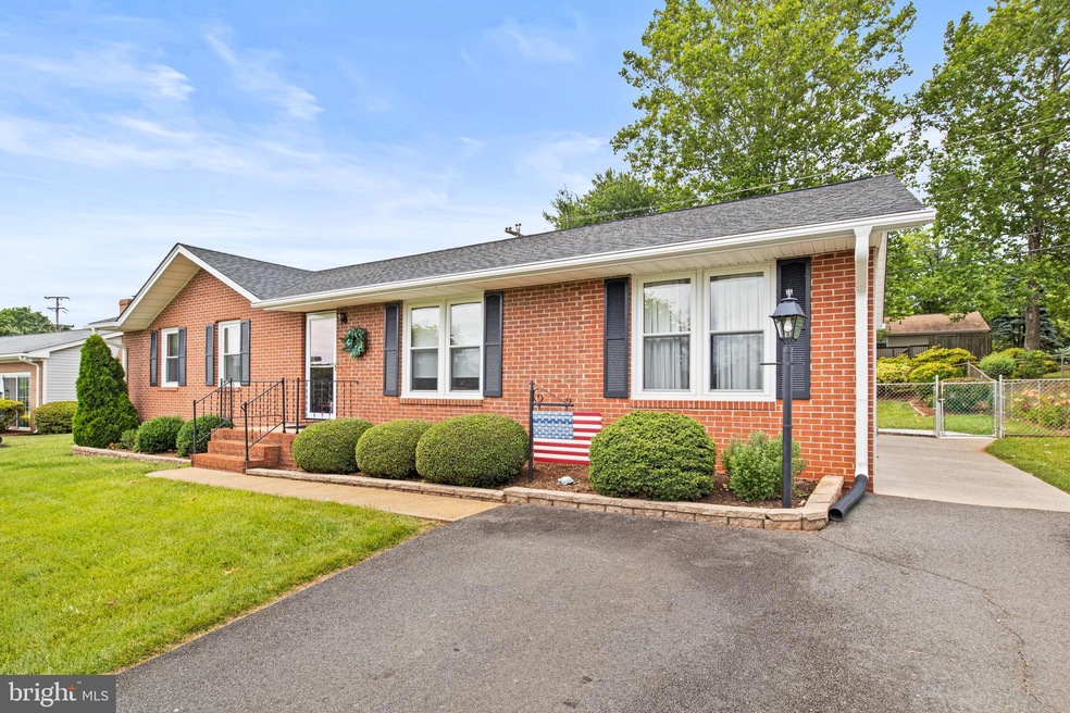 300 Chestnut Dr, Culpeper, VA 22701 - photo 1