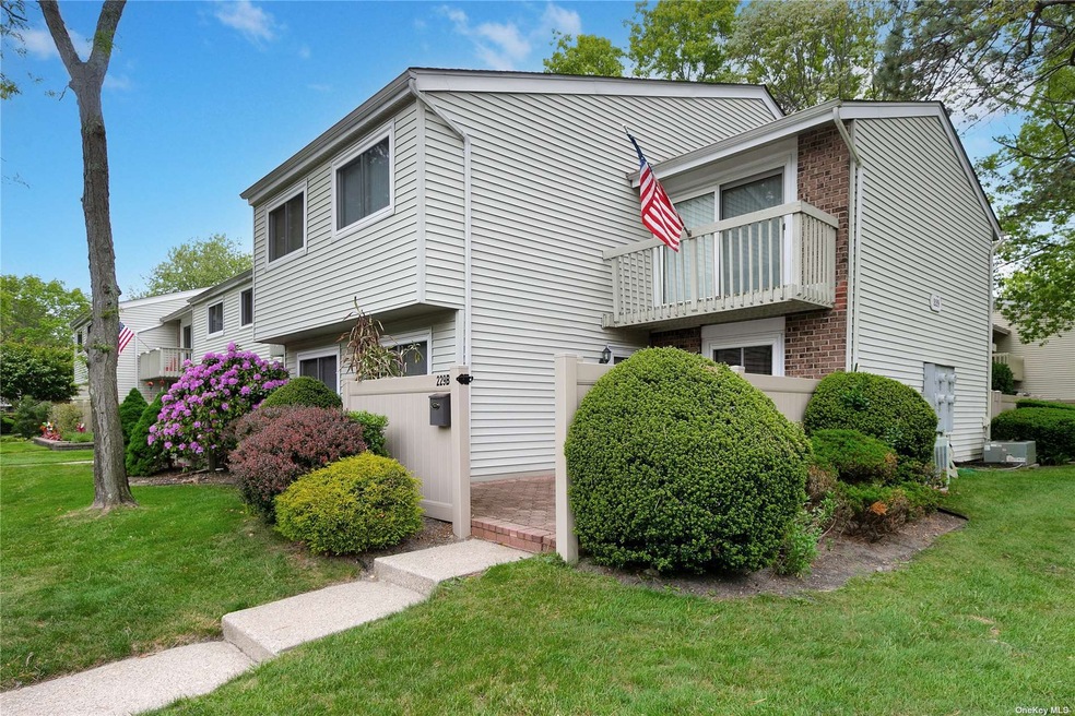 229 Springmeadow Dr unit B, Holbrook, NY 11741 - photo 1