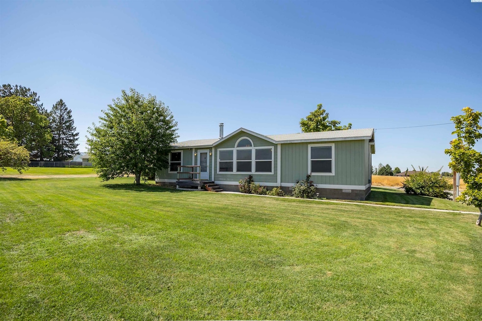 153 Lake Rd, Burbank, WA 99323 - photo 1