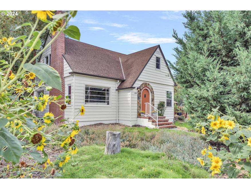 800 W 9th St, the Dalles, OR 97058 - photo 1