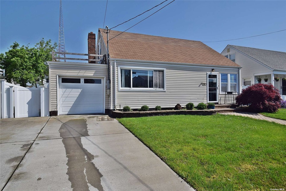 10 President St, Freeport, NY 11520 - photo 1