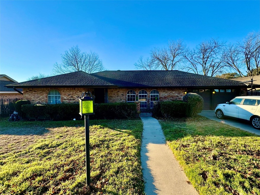 4105 Alicante Ave, Fort Worth, TX 76133 - photo 1