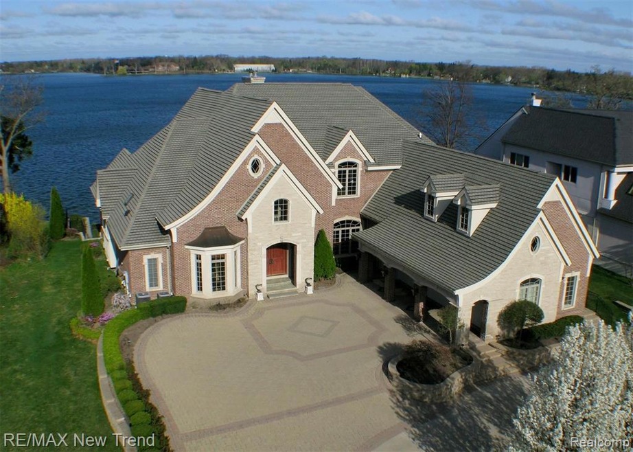 3514 Pine Estates Dr, West Bloomfield, MI 48323 - photo 1