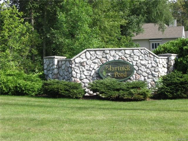 1 ENTRANCE JARTNICK POND.JPG