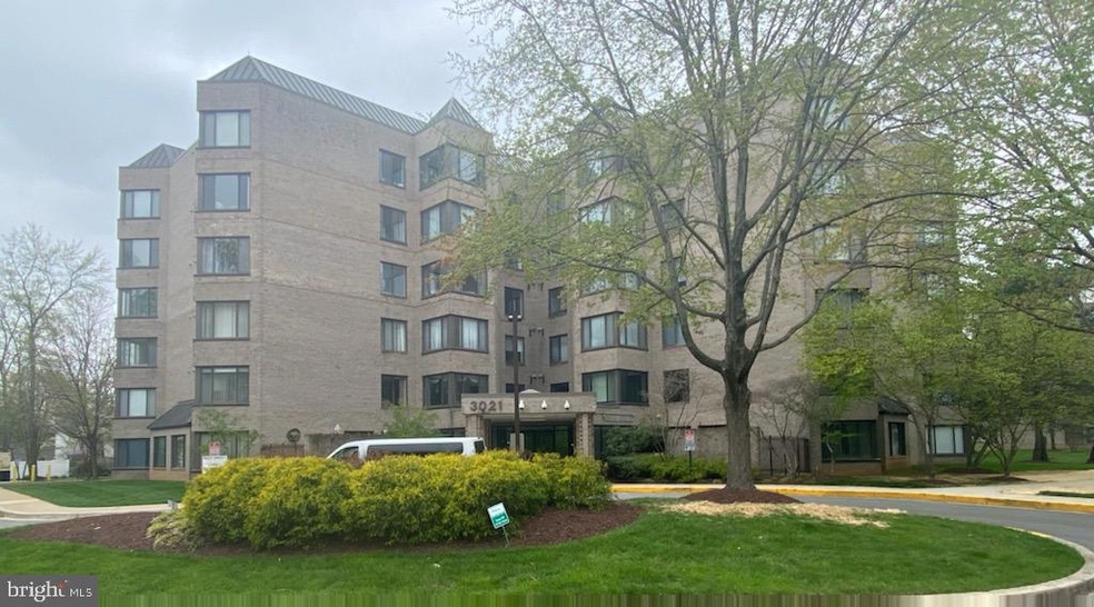 Towers Condominiums unit 204B, Baltimore, MD 21209 - photo 1