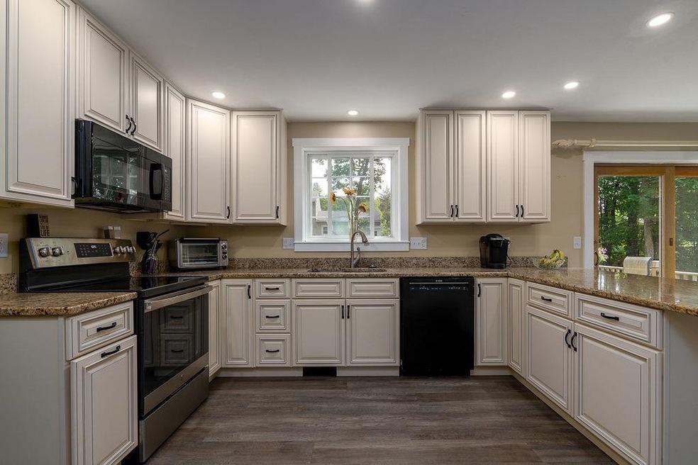 7 Sandy Ln, Newmarket, NH 03857 - photo 1