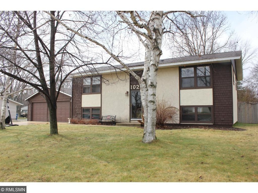 Great curb appeal with Sauk Rapids middle school r