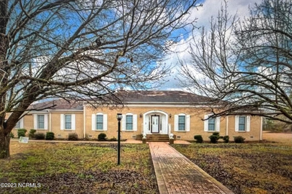 311 College Dr, Laurinburg, NC 28352 - photo 1