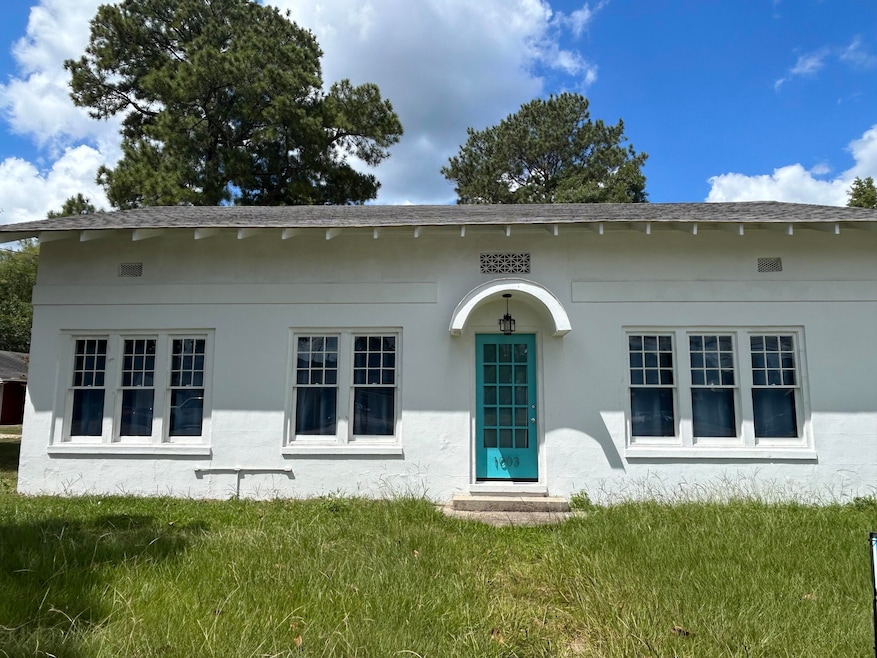 1003 N Main St, Columbia, MS 39429 - photo 1