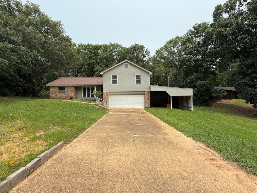 338 Pinewood exterior