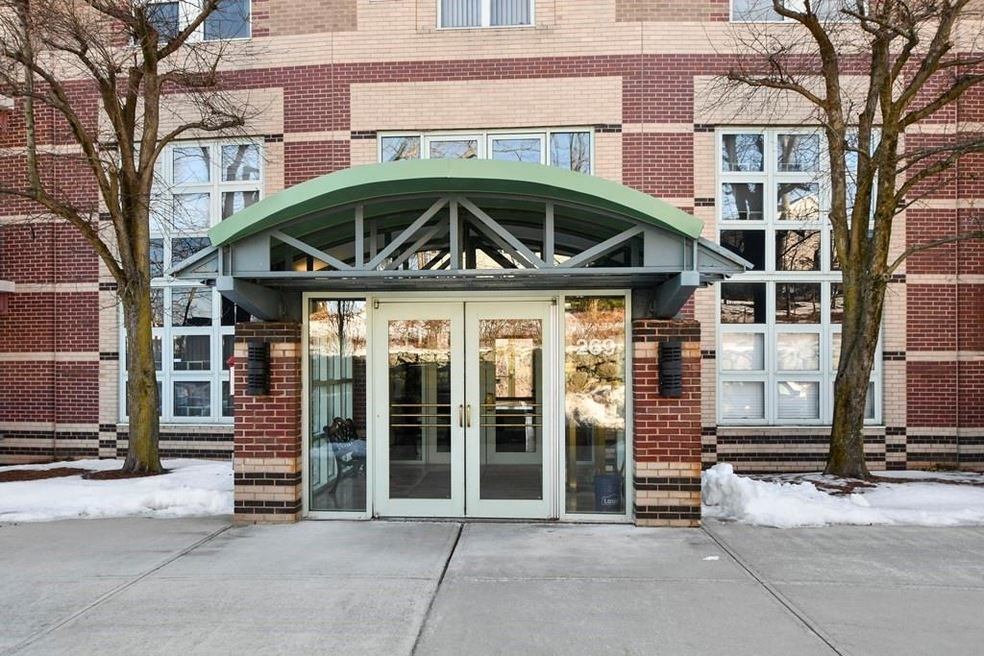 Crescent Park Condominiums unit 405, Woburn, MA 01801 - photo 1