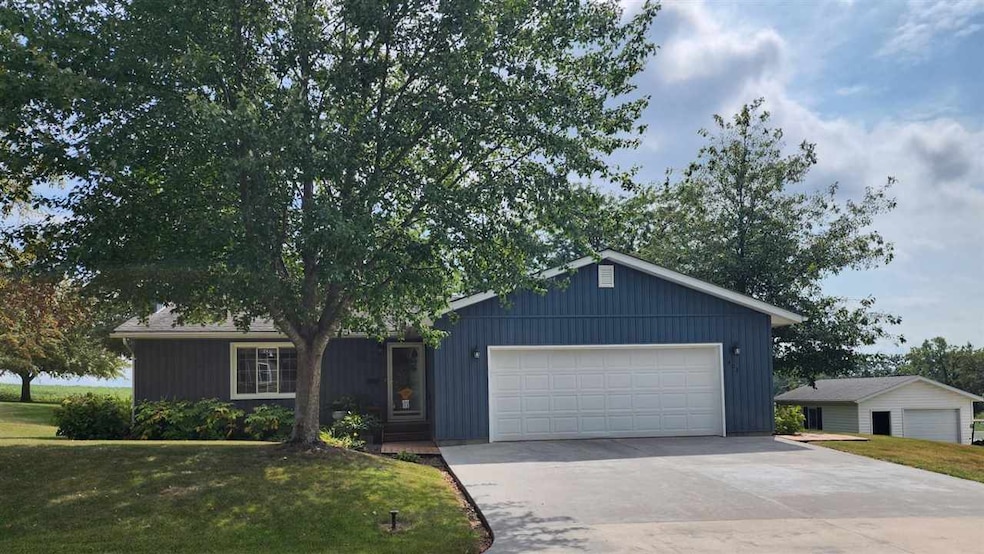 403 W 4th St, Wayland, IA 52654 - photo 1