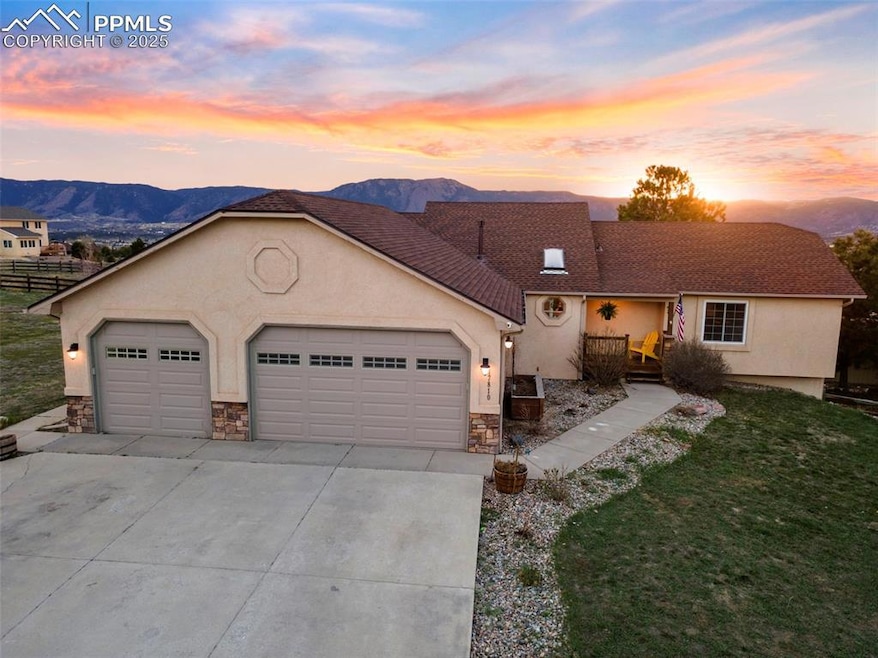 View of front of property featuring stucco siding,