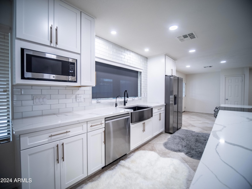 1034 E Topeka Dr, Phoenix, AZ 85024 - photo 1