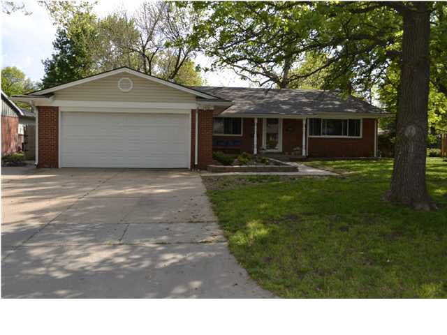1115 N. Wood. Gorgeous yard, Sprinkler System in F