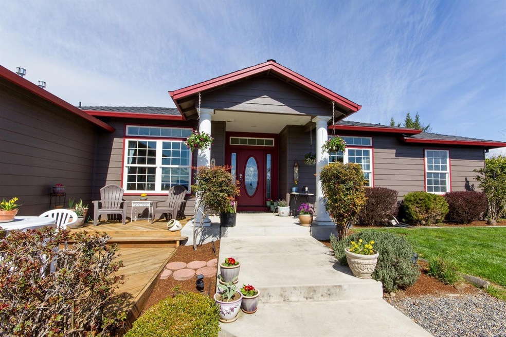 526 Westfield Ct, Eagle Point, OR 97524 - photo 1