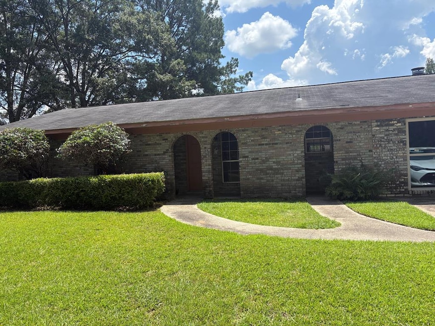 916 Tower Dr, Laurel, MS 39440 - photo 1