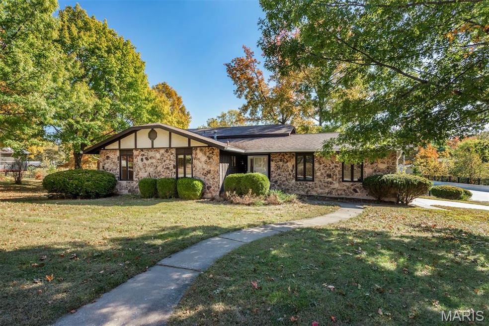 154 Shelburne Dr, Saint Charles, MO 63301 - photo 1