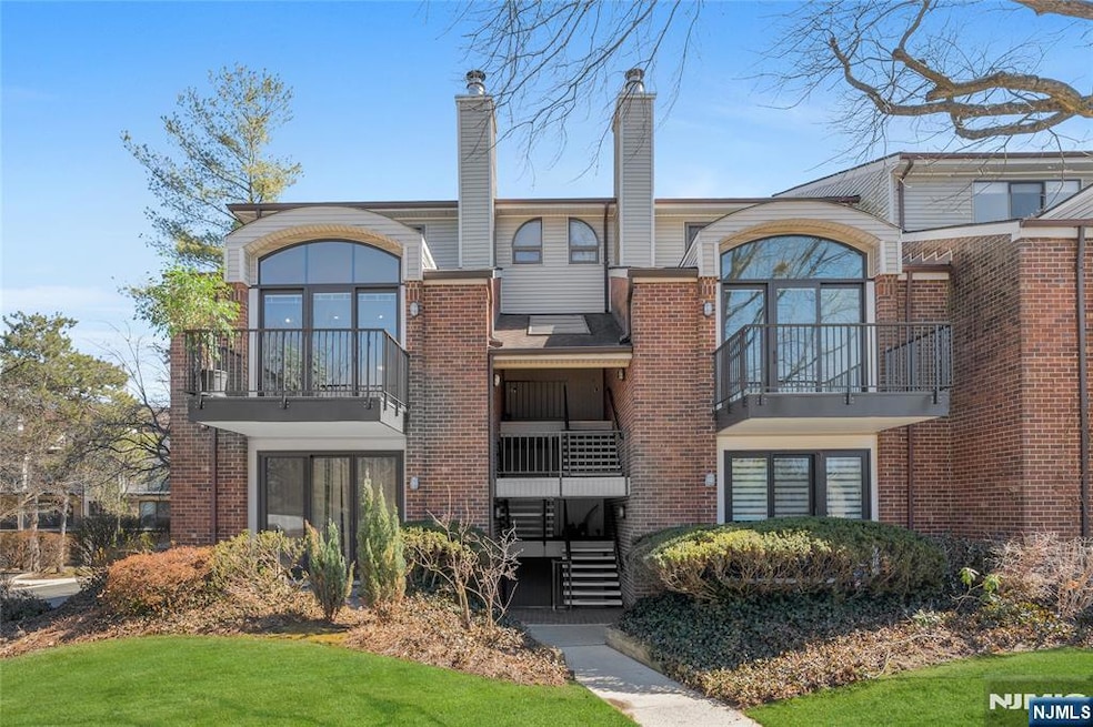 2 Peabody Ct unit 1002, Teaneck, NJ 07666 - photo 1