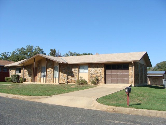 210 Seamoor Dr, Fredericksburg, TX 78624 - photo 1