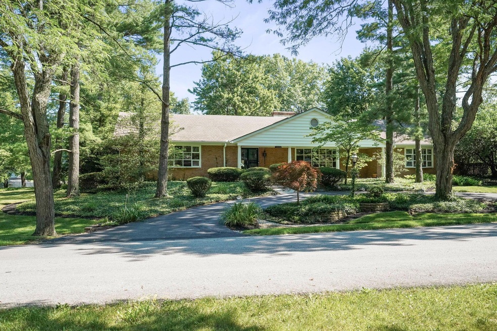 5866 Whitman Rd, Columbus, OH 43213 - photo 1