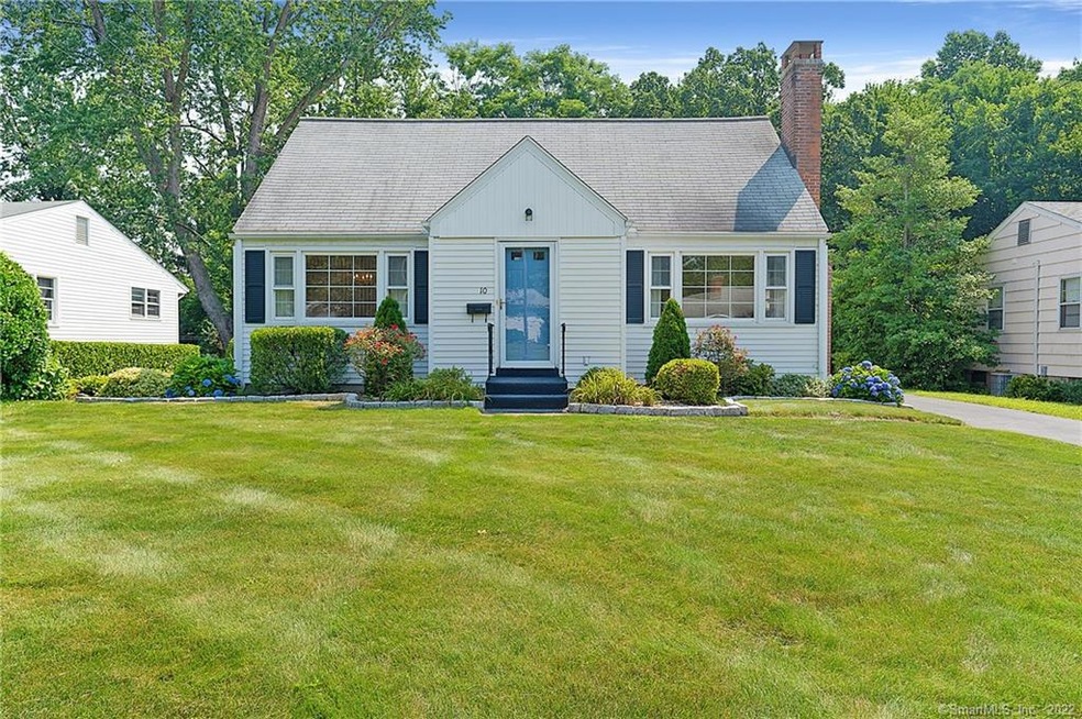 10 Chestnut Ln, West Hartford, CT 06110 - photo 1