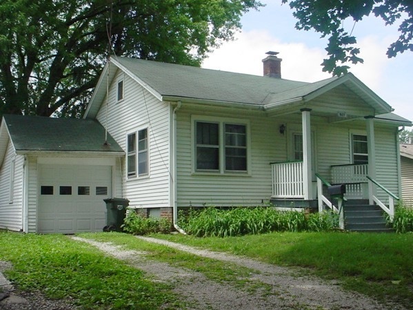 807 N Busey Ave