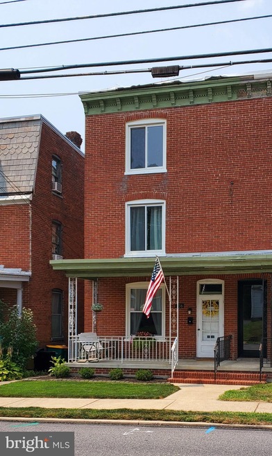 236 N Grant St, Waynesboro, PA 17268 - photo 1
